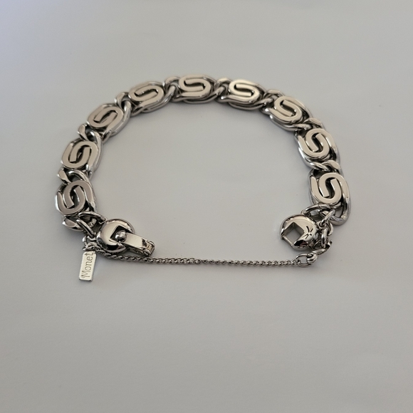 Vintage Monet Silver tone link bracelet - Picture 2 of 6